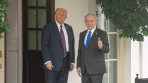 El presidente estadounidense, Donald Trump (i), recibe al primer ministro israelí, Benjamin Netanyahu, en la Casa Blanca. (Xinhua/Hu Yousong) (rtg) (ah) (ce) Autor: (Xinhua/Hu Yousong)