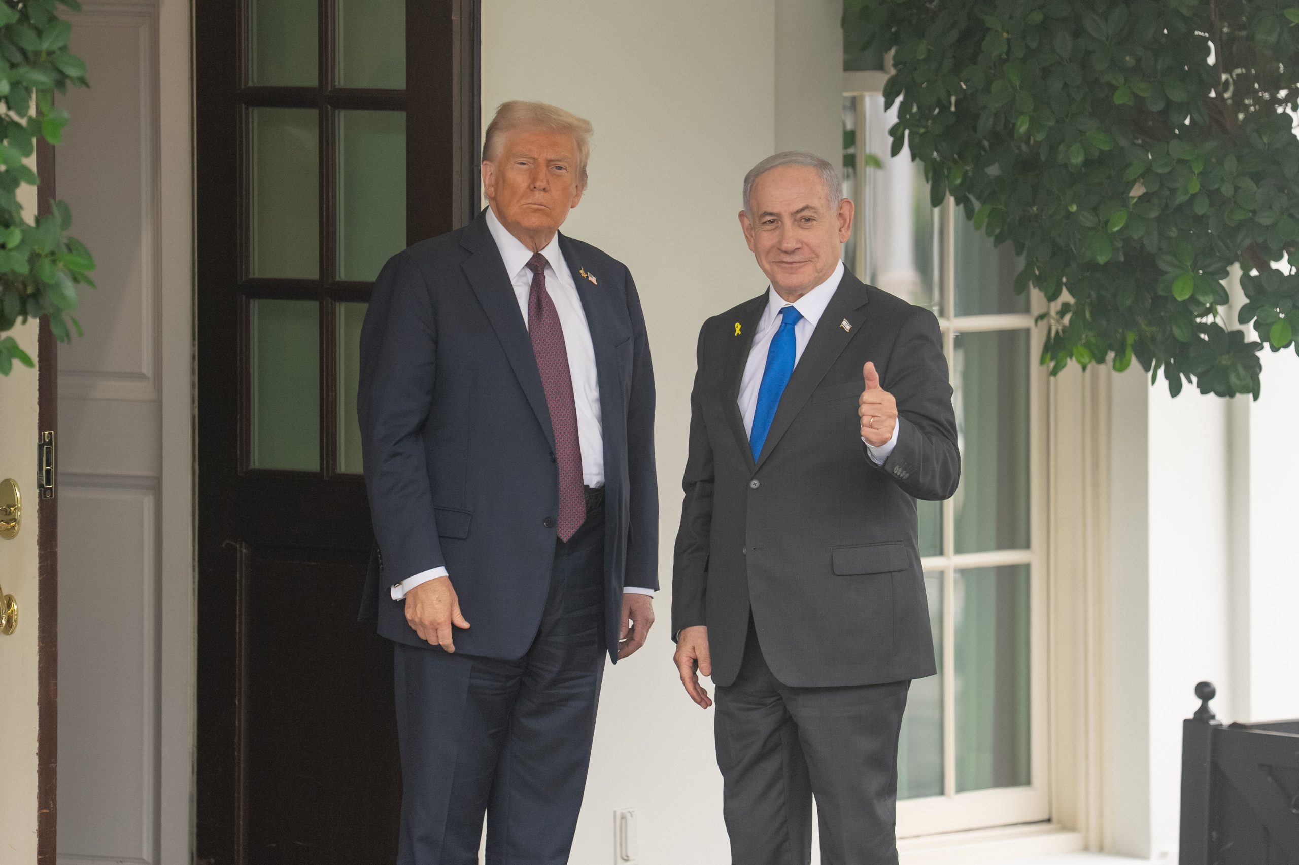 El presidente estadounidense, Donald Trump (i), recibe al primer ministro israelí, Benjamin Netanyahu, en la Casa Blanca, en Washington D. C., Estados Unidos, el 29 de septiembre de 2025. (Xinhua/Hu Yousong) (rtg) (ah) (ce) Autor: (Xinhua/Hu Yousong)