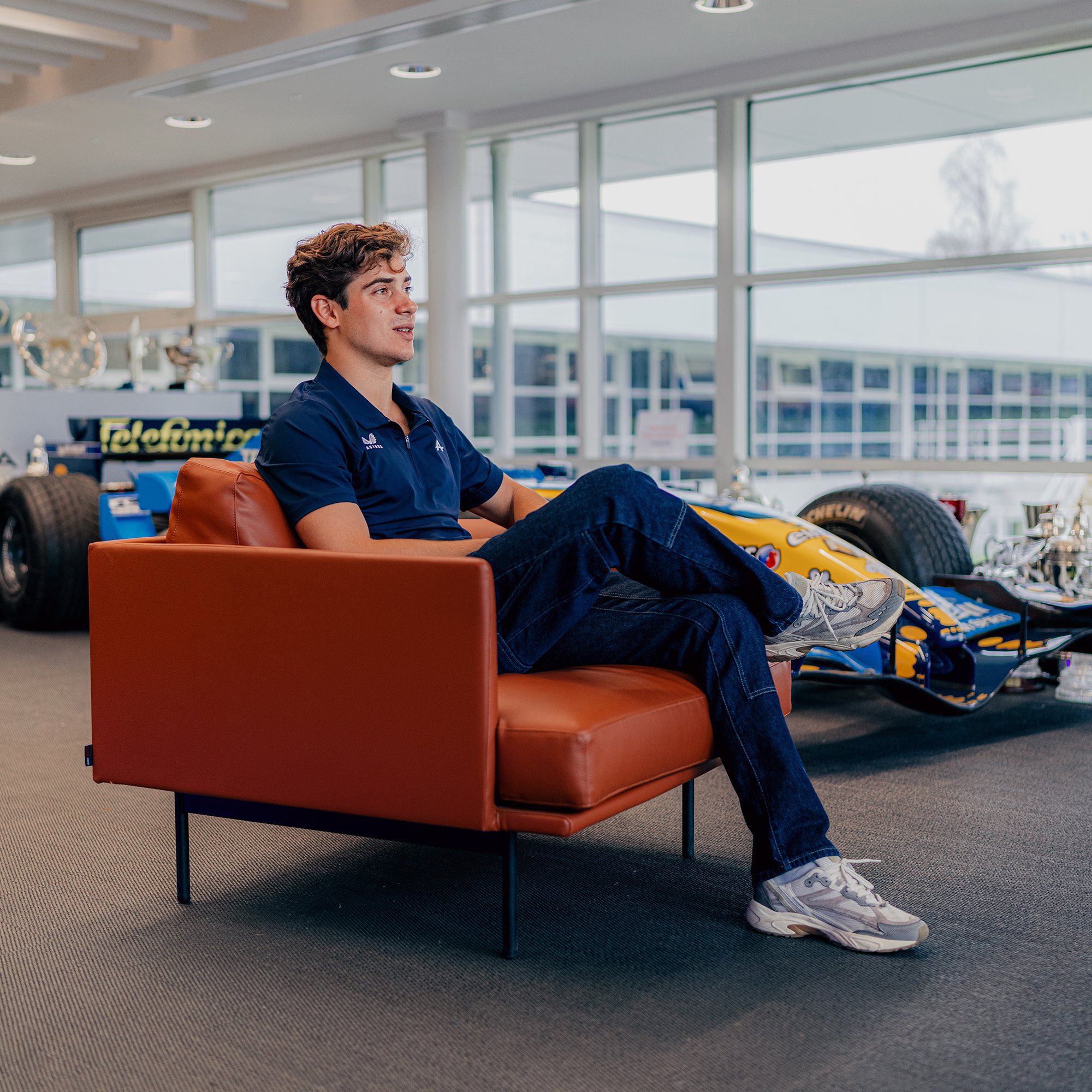 En aquella etapa juvenil, Colapinto pasaba gran parte del tiempo con los mecánicos en el taller.