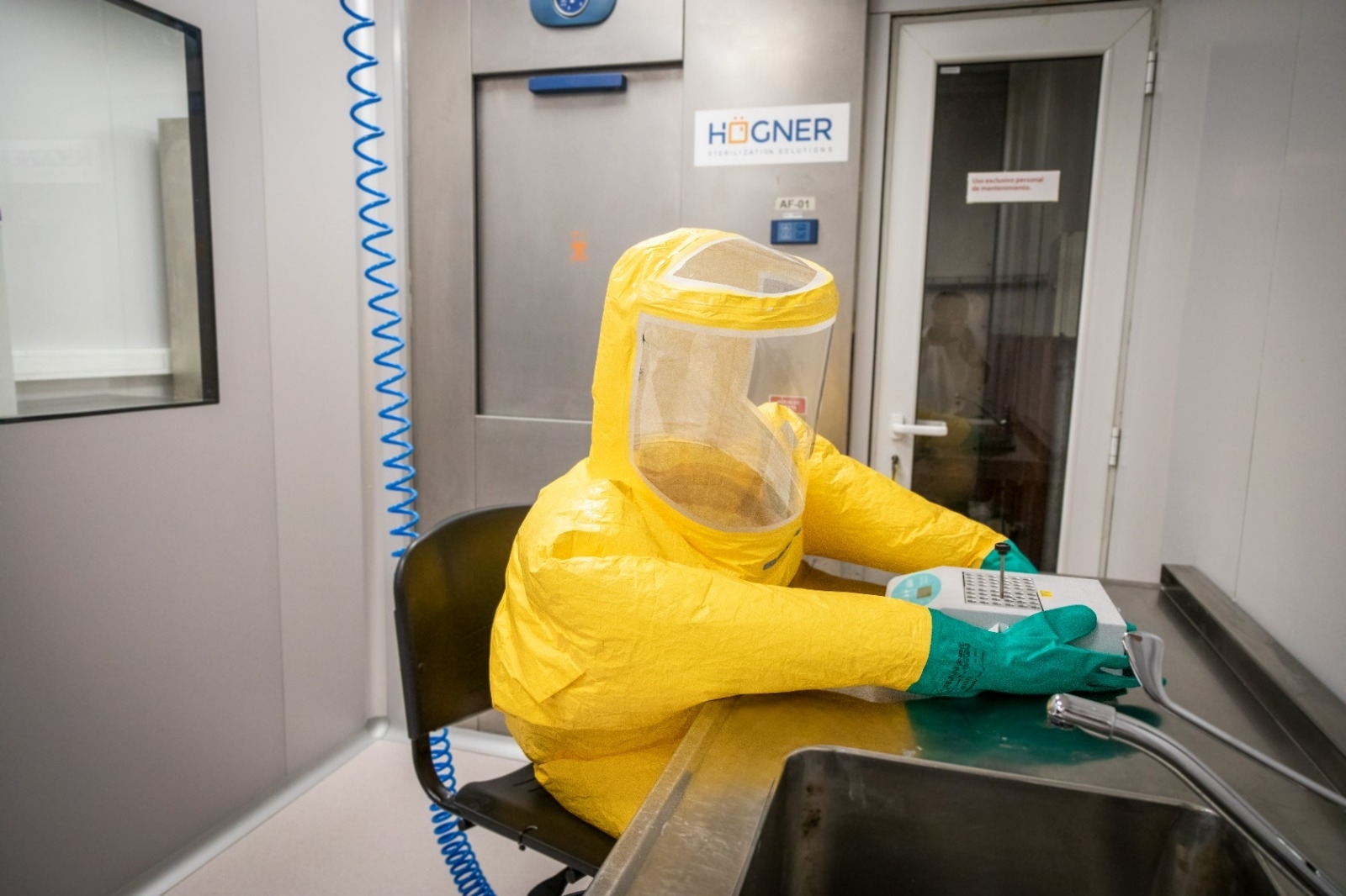 primer laboratorio de Bioseguridad Nivel 4 en América Latina y laboratorios del Servicio Fisiopatogenia del INEI.