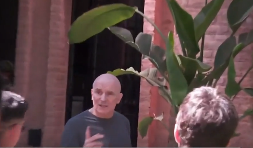 Espert recibiendo a las autoridades en su domicilio