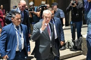 Epígrafe: NOTICIAS ARGENTINAS BAIRES DICIEMBRE 16: El reciente electo presidente José Antonio Kast visita la Argentina como primera actividad tras su triunfo del domingo, cuando se impuso por sobre la candidata oficialista Jeannette Jara por casi el 60% de los votos, y protagoniza una agenda que incluye una reunión con el mandatario Javier Milei en Casa Rosada. Autor: JUAN FOGLIA/NA