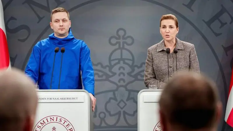 Los primeros ministros de Groenlandia, Jens-Frederik Nielsen, y de Dinamarca, Mette Frederiksen, en una conferencia de prensa en Copenhague, el 13 de enero de 2026.