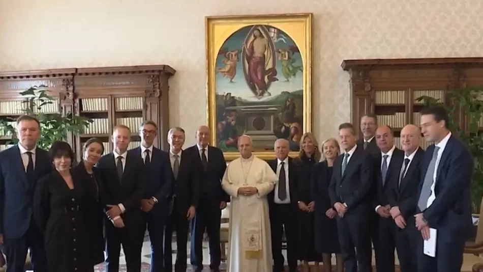 El papa León XIV con empresarios en el diálogo por la transición energética