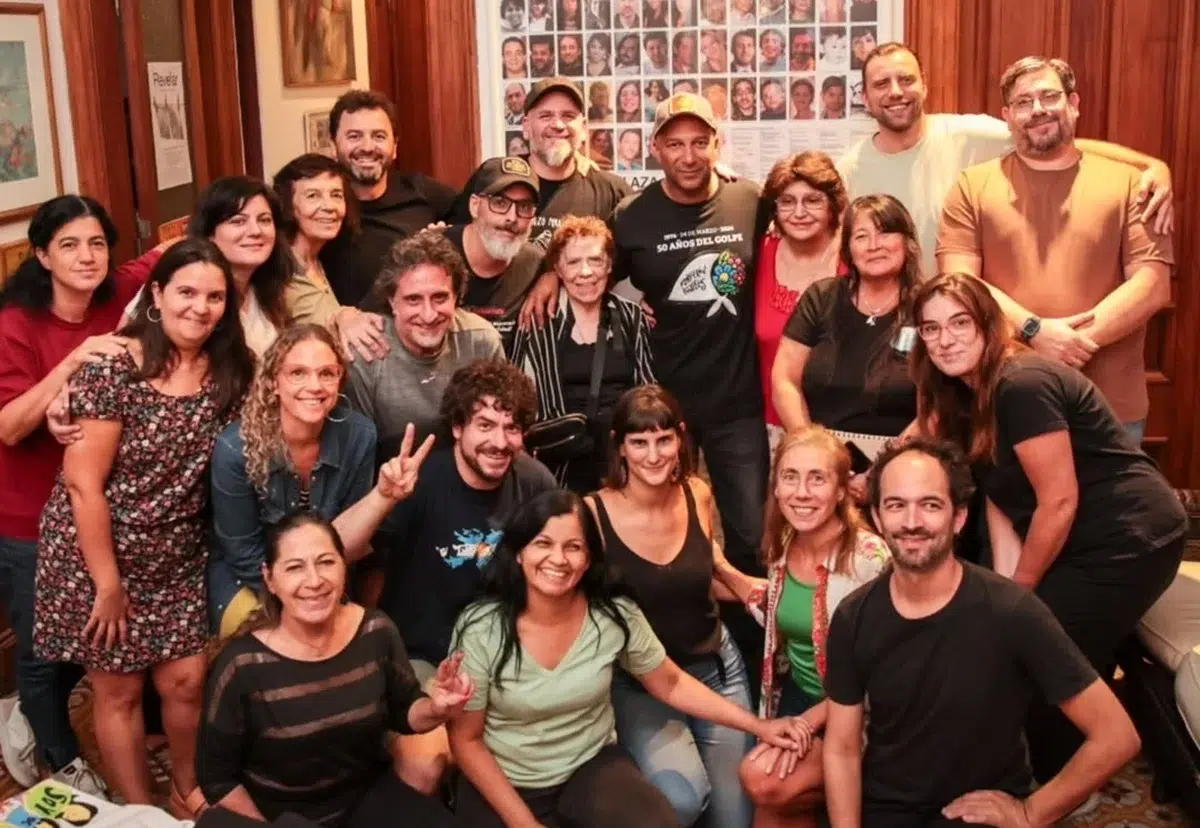 Tom Morello con Abuelas de Plaza de Mayo