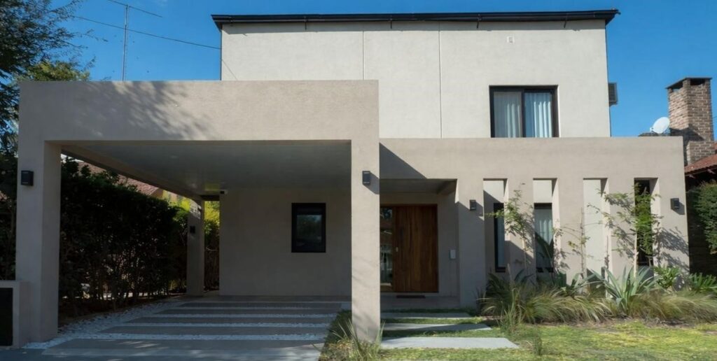 La casa que le atribuyen a Manuel Adorni en un barrio cerrado en Exaltación de la Cruz