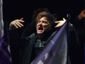 NOTICIAS ARGENTINAS BAIRES, ABRIL 25: El presidente Javier Milei volvió a atacar a la prensa, al calificar de “basuras inmundas” a los periodistas Luciana Geuna, Ignacio Salerno y las autoridades del canal Todos Noticias, a quienes acusó de ser “delincuentes” que han cometido un “delito grave”.