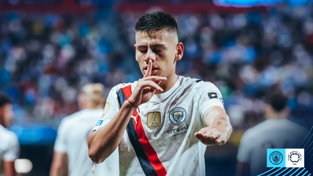El 'diablito' Echeverri con la camiseta del Manchester City
