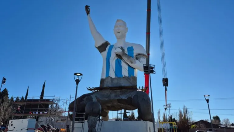 La estatua de Messi más grande del mundo, está en Cutral Có, Neuquén.