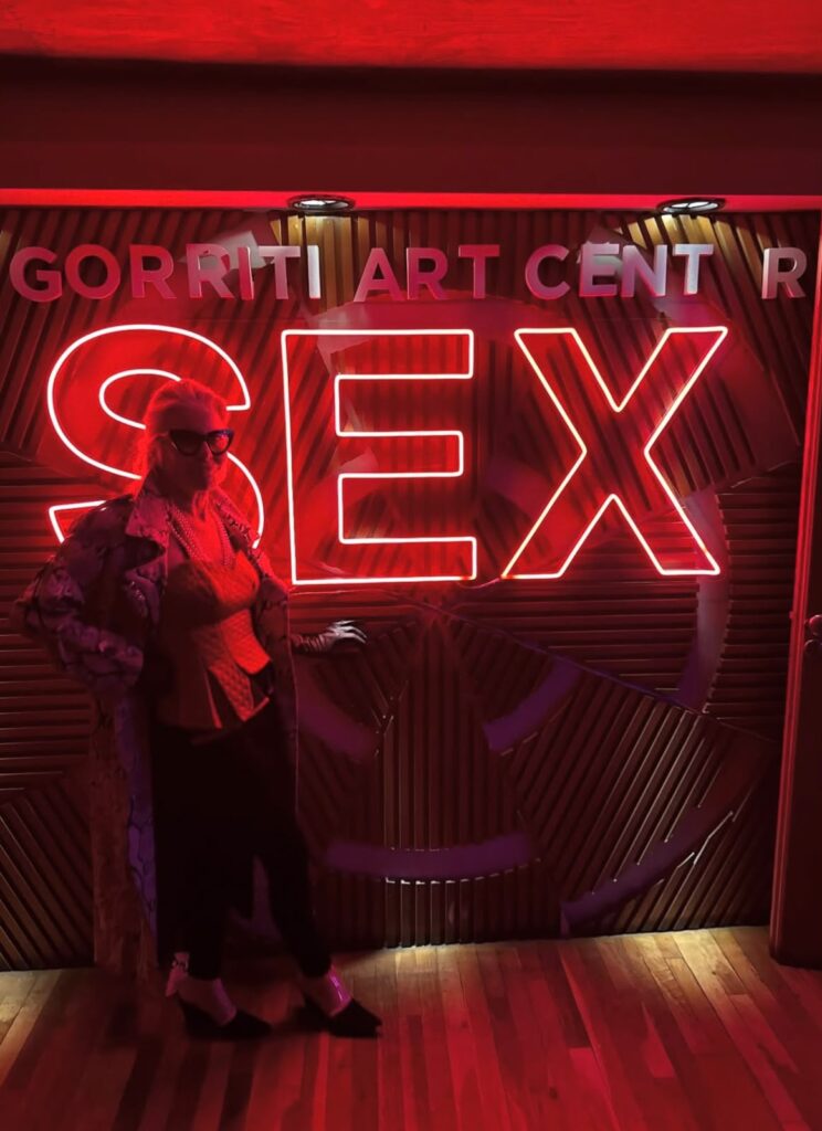 Grace Gold en SEX de José Muscari